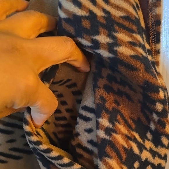 Tahari Women's Plaid Poncho in Tan and Black - Picture 3 of 6